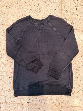 Classic Crewneck Sweater - Navy